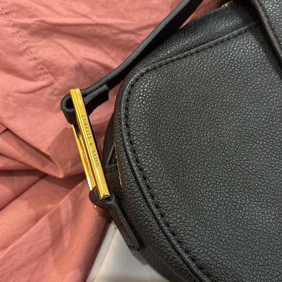 Charles and Keith shoulder/crossbody purse - Picture 3 of 5